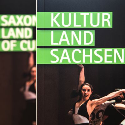 Ausschnitte des Titelmotivs der Broschüre "Kulturland Sachsen" in deutsch und englisch